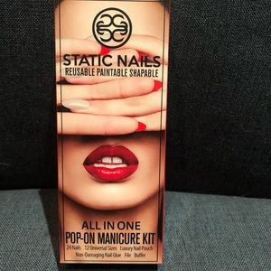 Static Nails pop-on reusable manicure- Fireman red